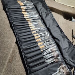 Professional Makeup Brush Set with Black Case